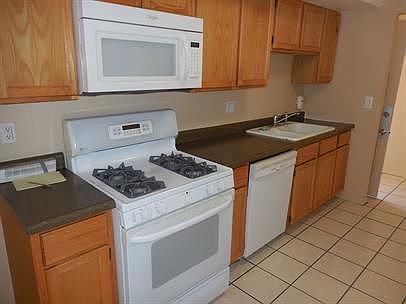 4th image of 3000 Hector Dr