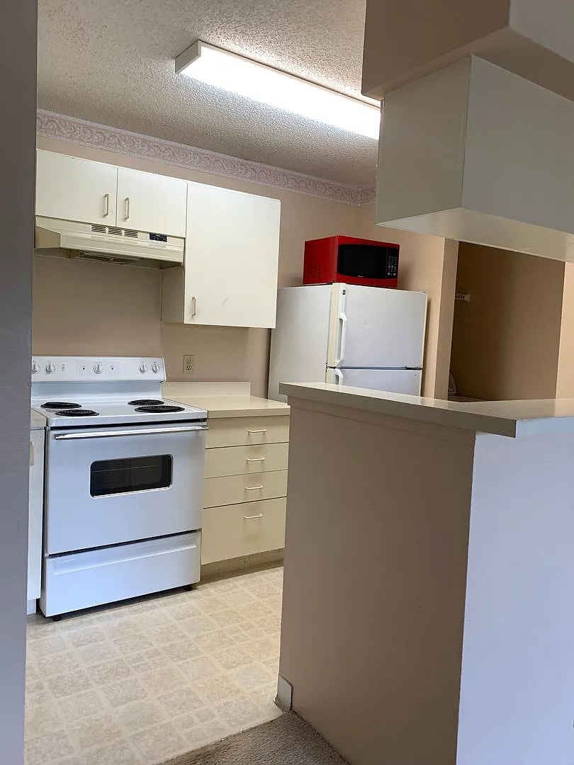 1/1 3rd Floor with private balcony in gated community across from Altamonte Mall — Photo 3