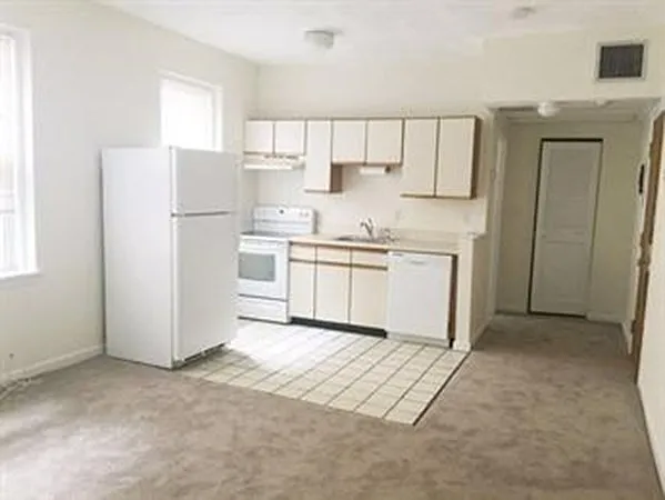 1423 Commonwealth Ave #304