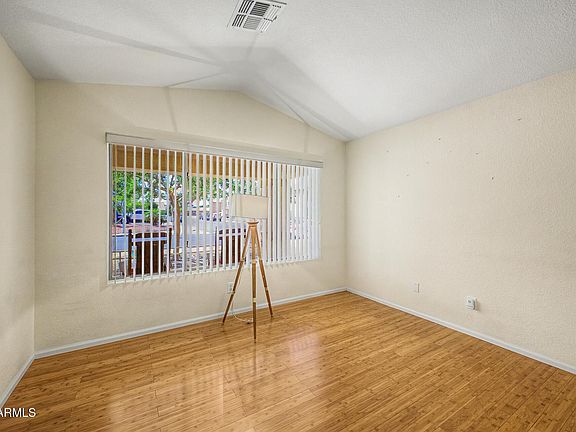 5th image of 234 E INGLEWOOD Street