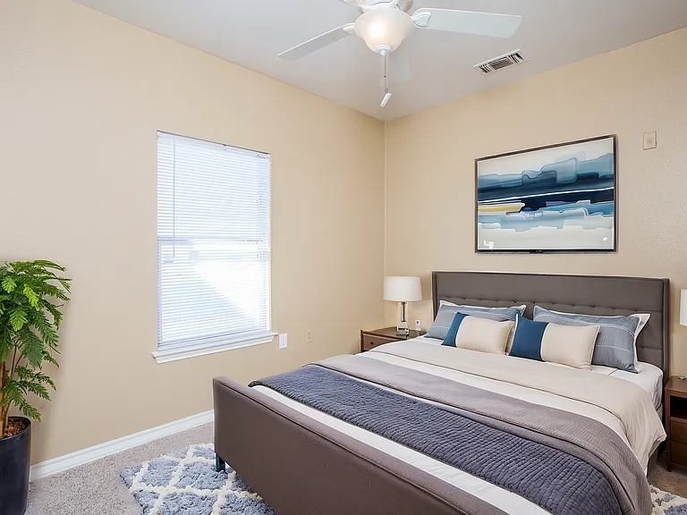 Lago Vista Apartments — Photo 7