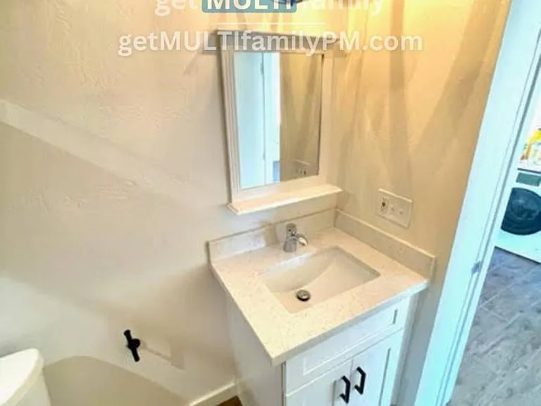 1402 E McKinley St #B — Photo 6