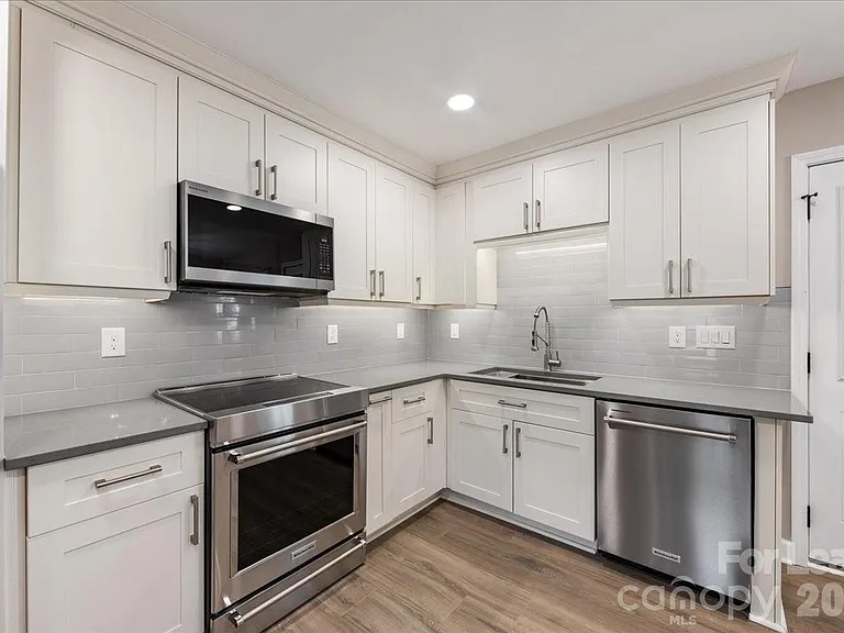 4700 Walden Ct — Photo 10