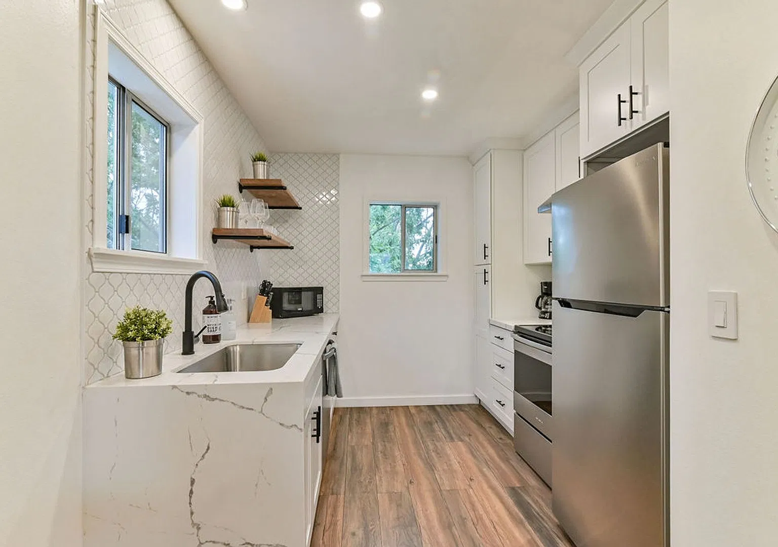 823 Nob Hill Ave N — Photo 3