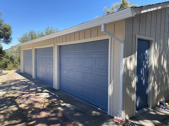3rd image of 2594 Golden Gate Dr