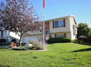 821 Sutherland Cove Ln, Gillette, WY 82718