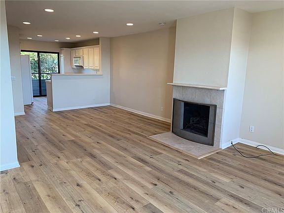 3rd image of 421 Camino De Las Colinas