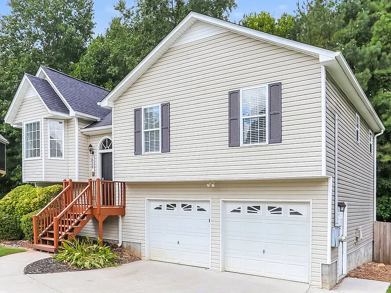 639 Sheffield Ct — Photo 4