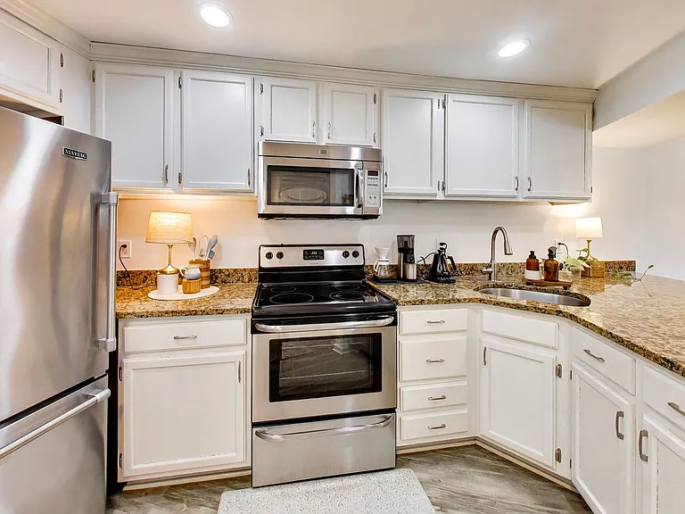 11910 Crosswind Ct — Photo 8