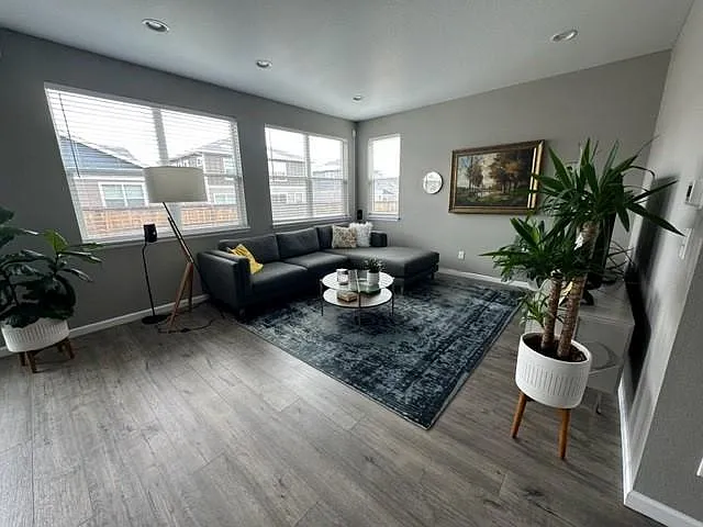 4 bed, 2.5 bath, 2138 sqft, $3,600 — Photo 4