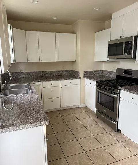 150 Elm St #A — Photo 2
