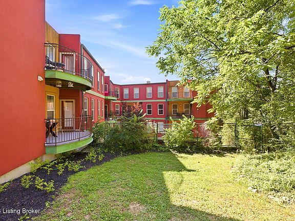 3rd image of 2411 Brownsboro Rd APT 301