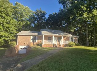 404 Darrell Ln, Hurt, VA 24563
