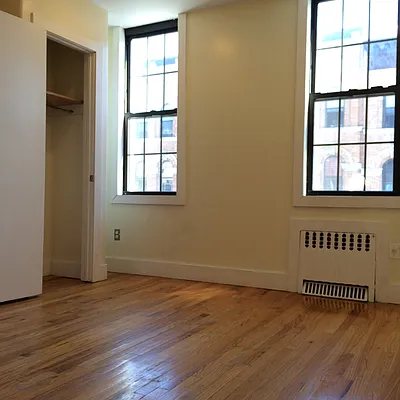 Rented by Nooklyn NYC LLC | media 13
