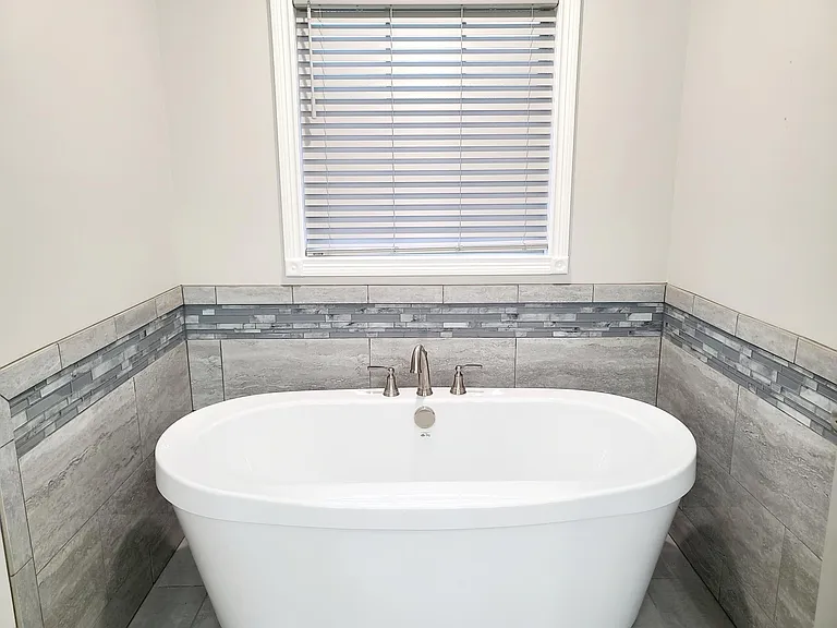 620 Montrose Dr — Photo 15