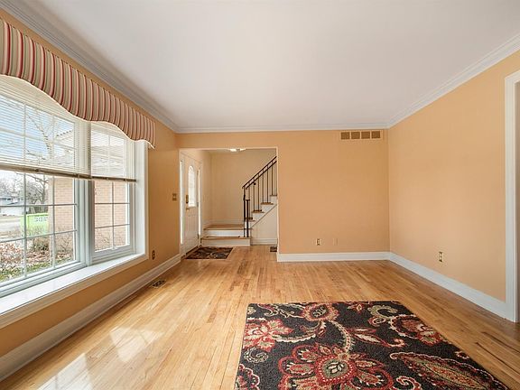 5th image of 1530 Dicken Dr