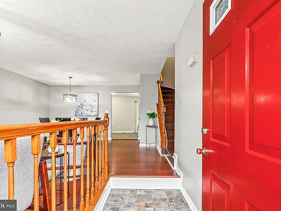 4th image of 303 Staunton Ct