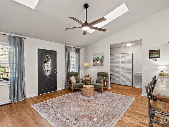 5th image of 29 Muirfield Dr