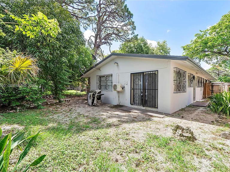 1821 SW 11th Ct #REAR — Photo 11