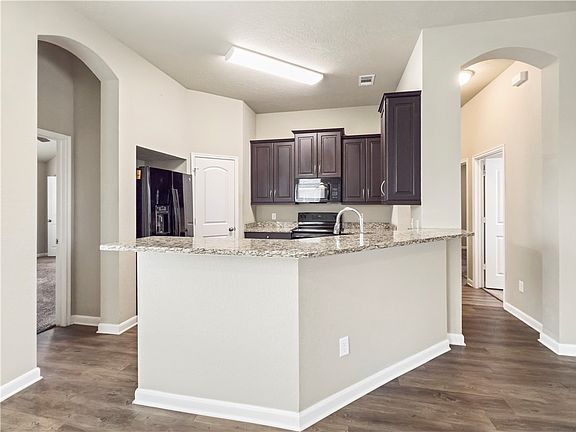 5th image of 2105 Dumfries Dr