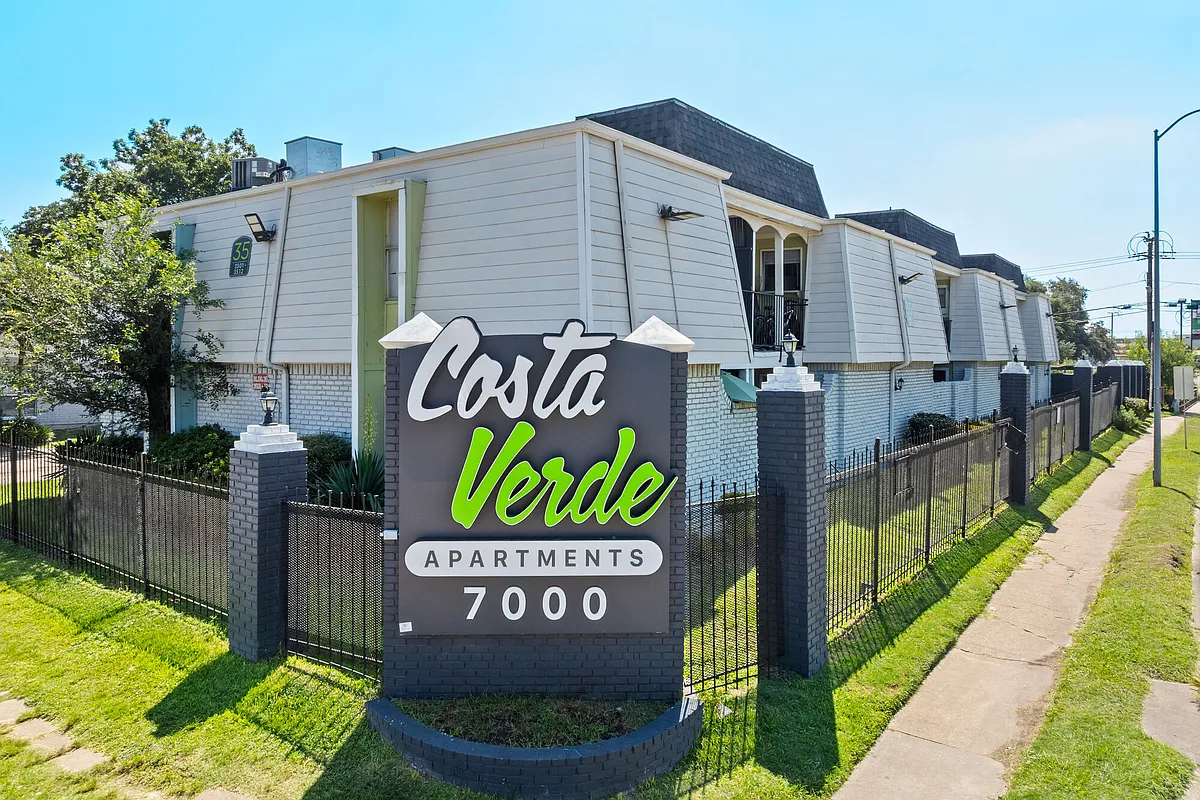 Building Photo - Costa Verde
