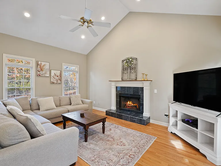 2293 Camden Dr SW — Photo 11