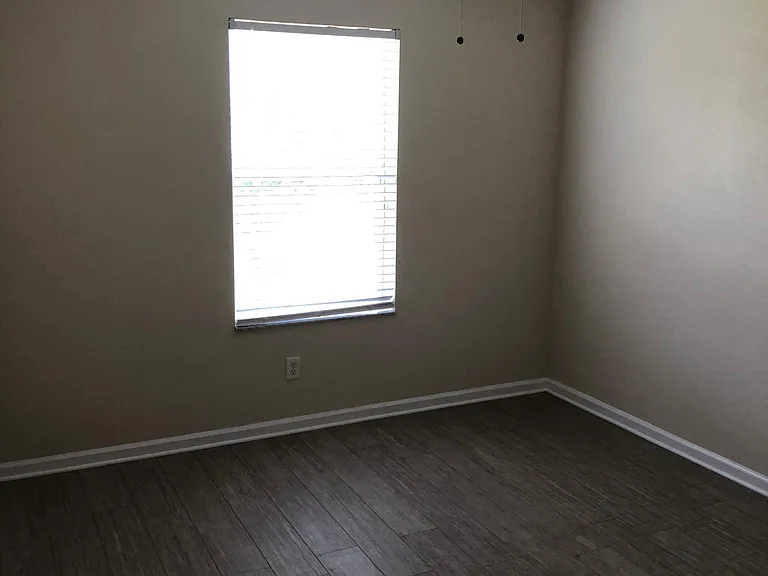2936 Ashland Ln S — Photo 9