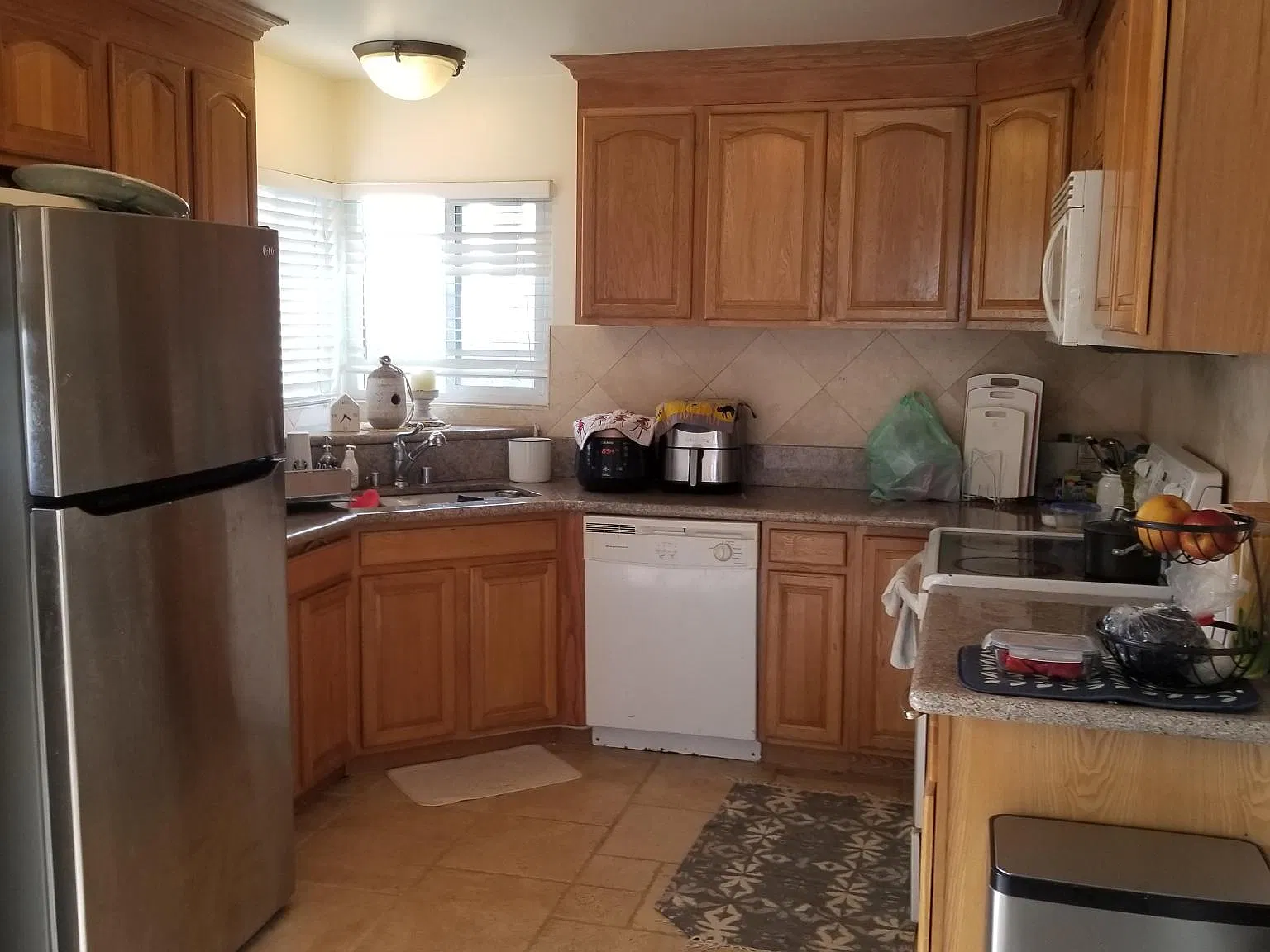 3 bed, 1592 sqft, $3,795 — Photo 2