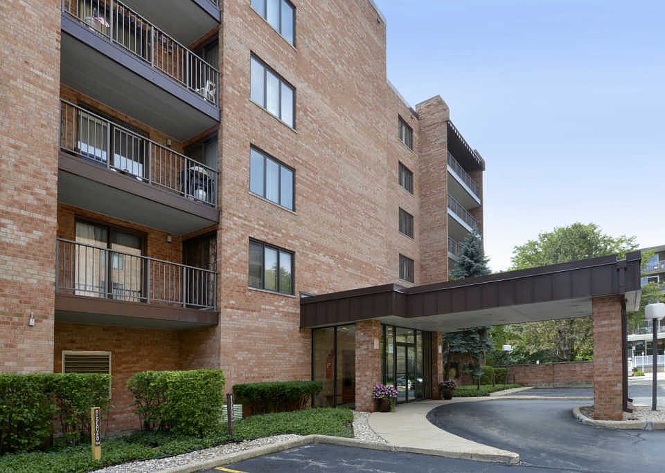 1st image of 905 Center St Unit 203