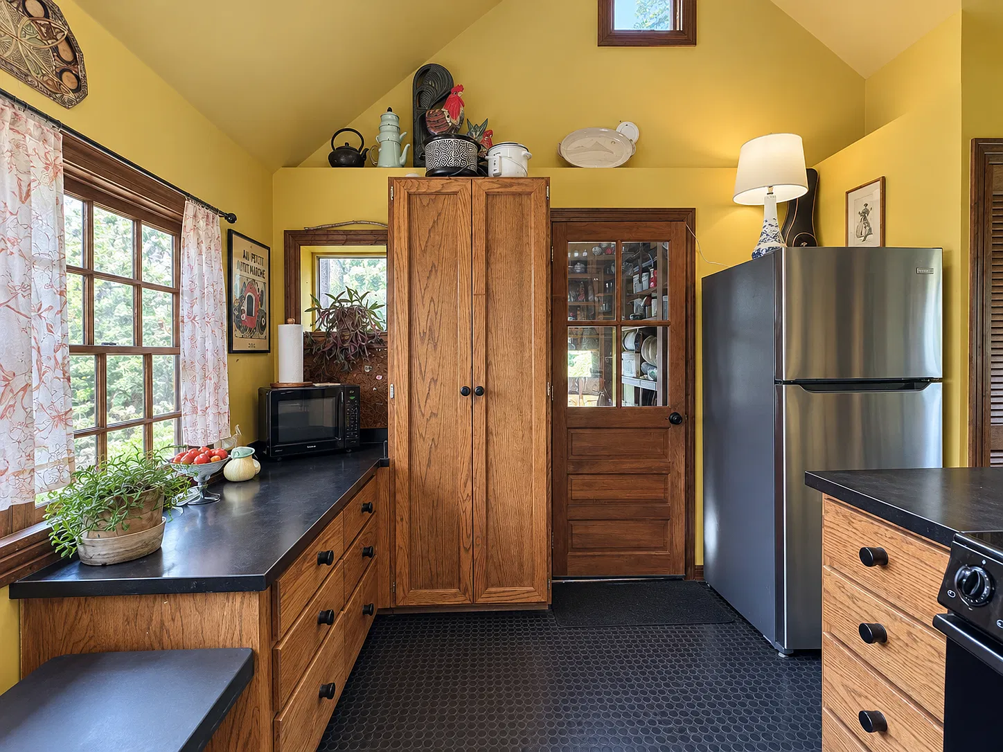 2 bed, 1072 sqft, $2,125 — Photo 3
