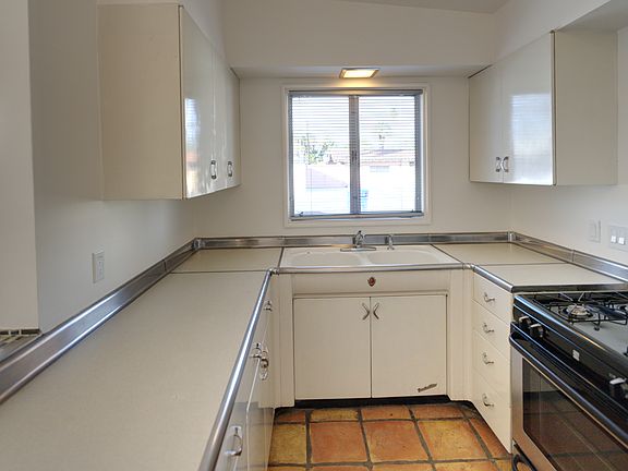 Vintage 1960 kitchen