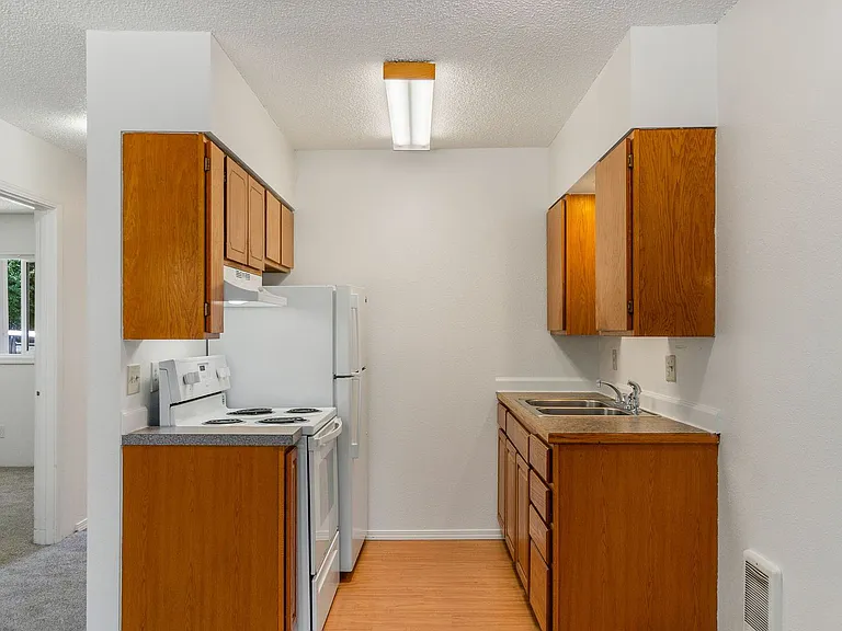 Lakeview Apartments Centralia, WA — Photo 12
