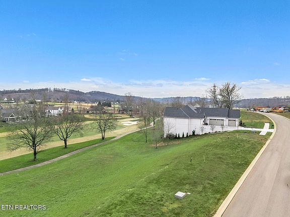 3rd image of 511 Mockingbird Ln