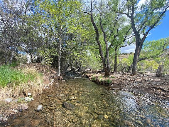 Just few steps to Creek.