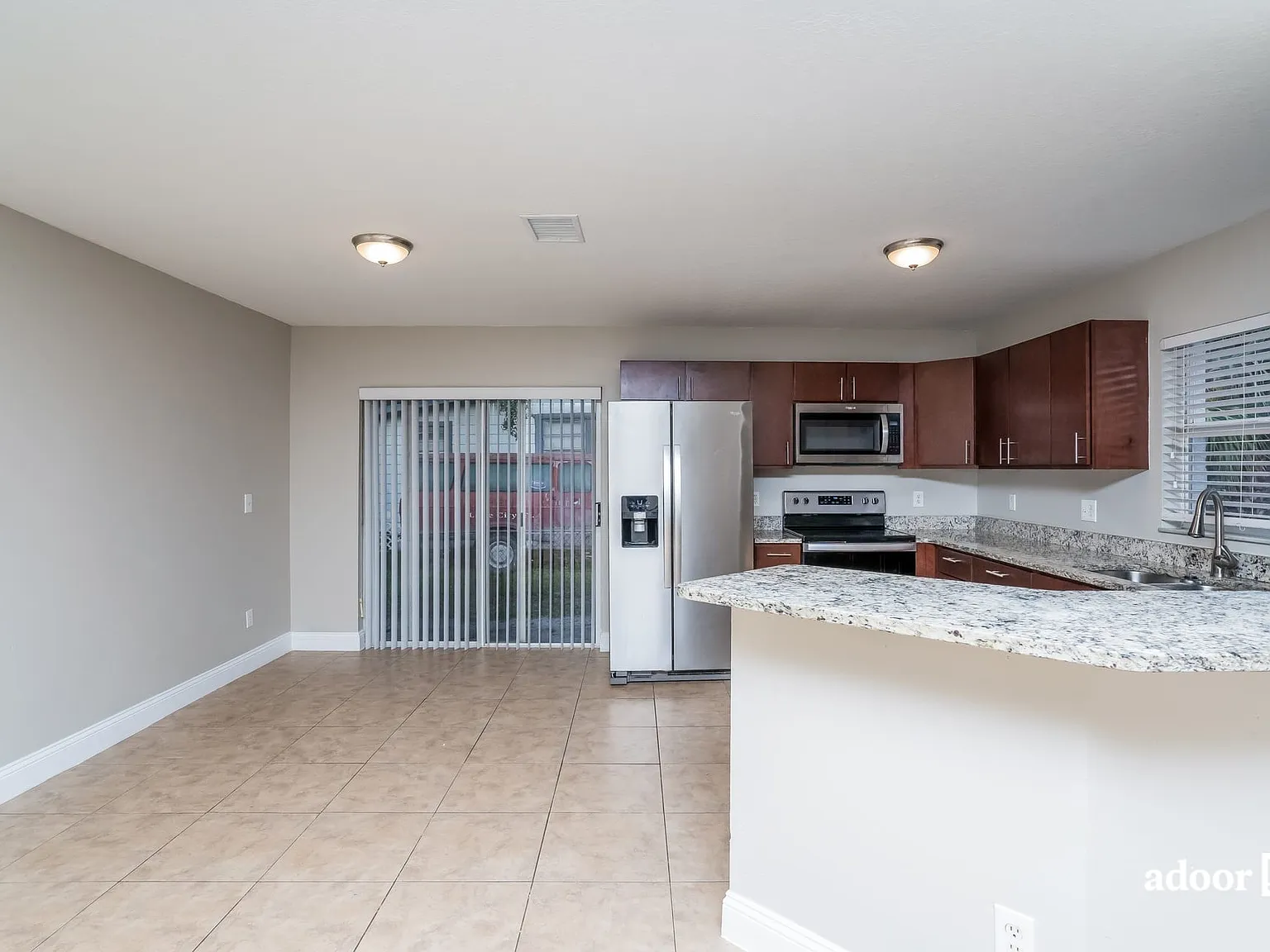 3 bed, 2.0 bath, 1200 sqft, $2,025 — Photo 3