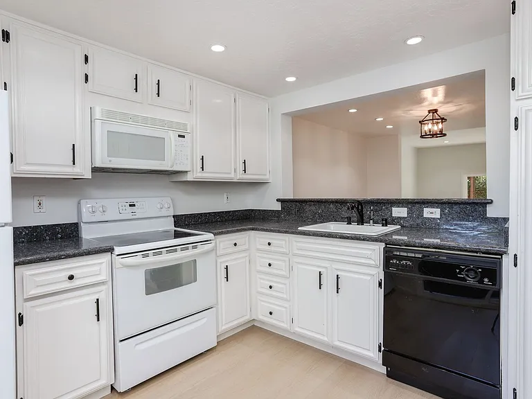 256 State St #9 — Photo 7