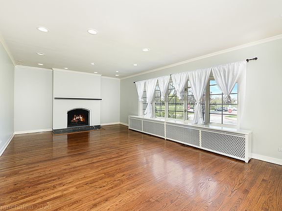 4th image of 166 Woodland Ave