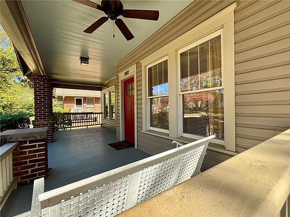 2nd image of 2482 Maple St