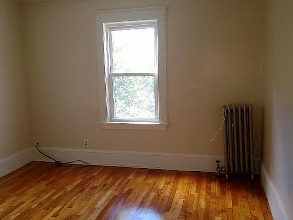 5th image of 151 Forest Hills St #1