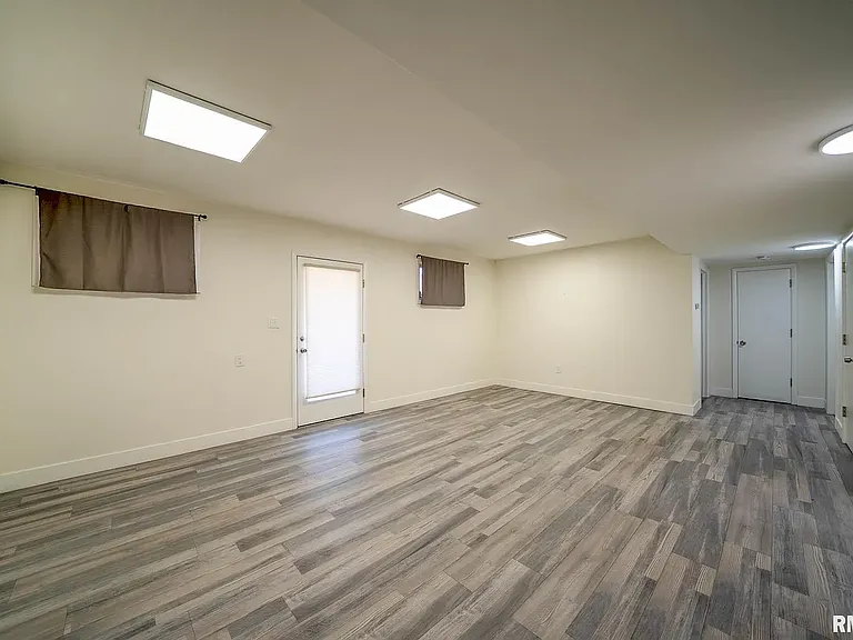 324 S James St — Photo 19