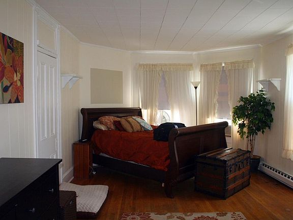 Additional view of bedroom