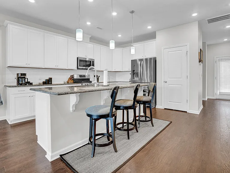 1202 Commack Dr — Photo 3