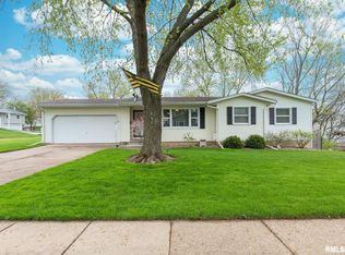 4825 N Ripley St, Davenport, IA 52806