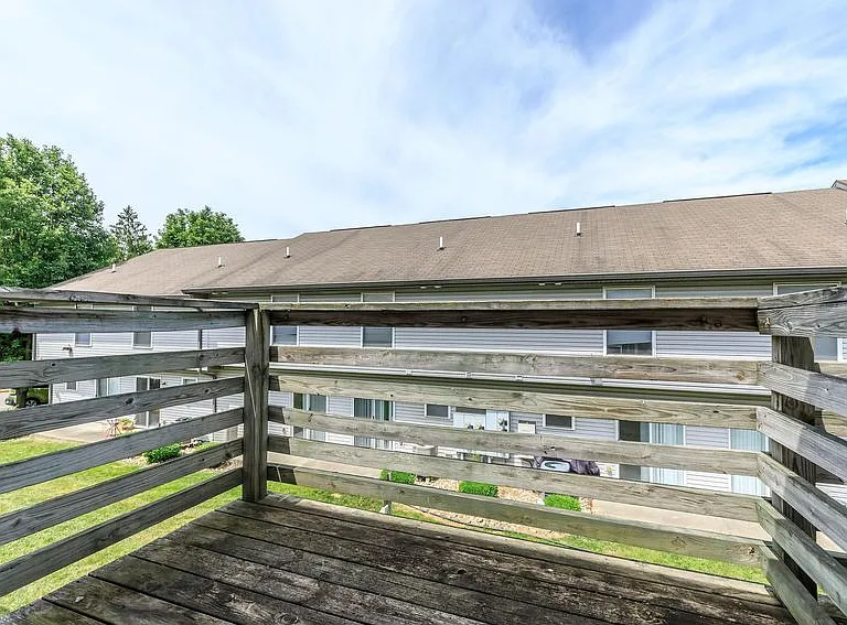 Regency Court Apartments — Photo 27