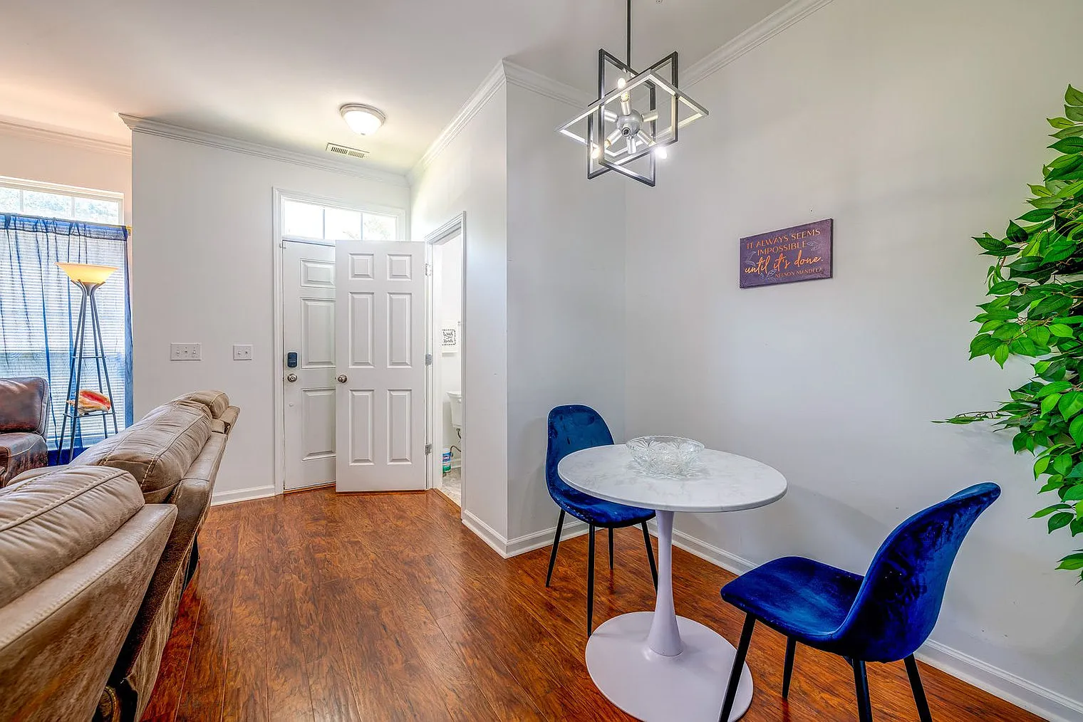 3 bed, 2.0 bath, 1539 sqft, $4,911 — Photo 2