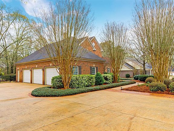 3rd image of 7551 Lakeridge Dr