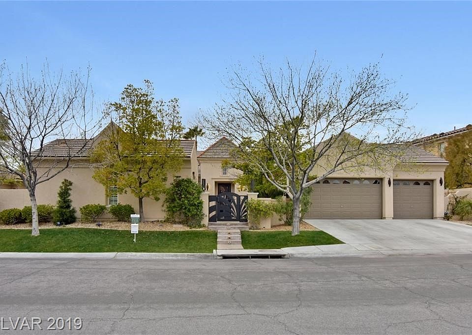 Front view of this Christopher built estate in The Vineyards of Summerlin