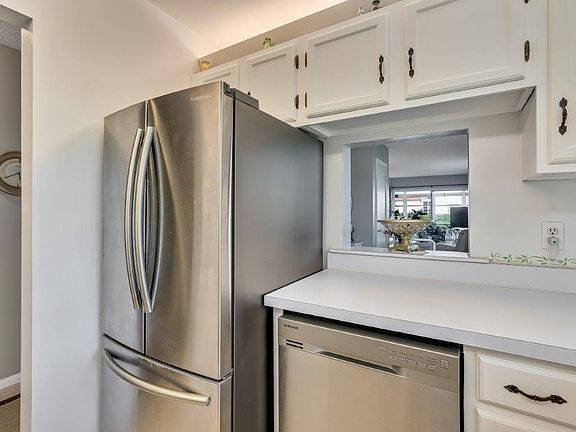 3rd image of 104 Royal Oak Dr APT 101
