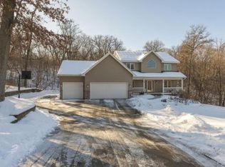 9893 Baxter Trl, Inver Grove Heights, MN 55077