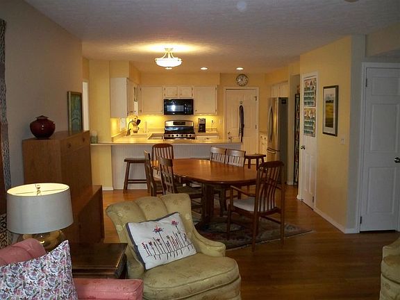 4th image of 2677 E Poplar Dr
